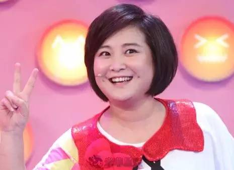 千万别和贾玲合照,你看看谁能赢的了她?