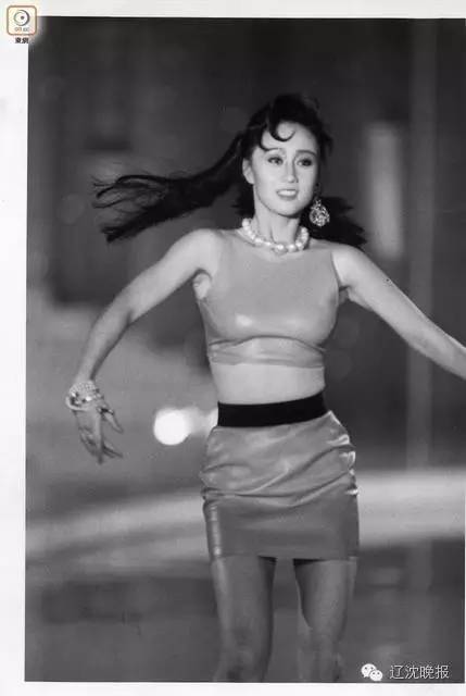利智1961年出生于上海,1981年随父亲移居香港,.
