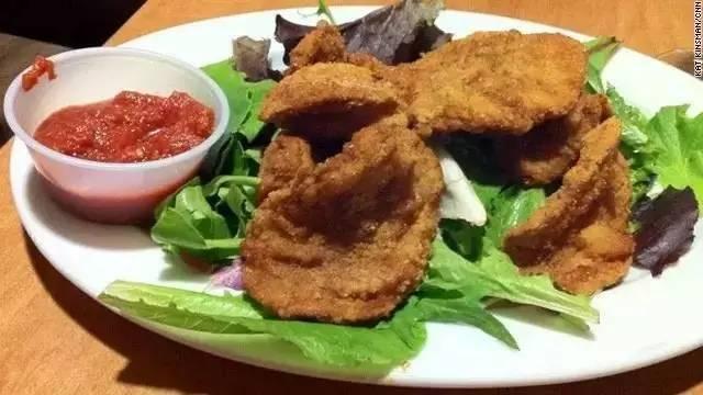 再也不敢说中国人什么都吃了,美国牛仔居然吃