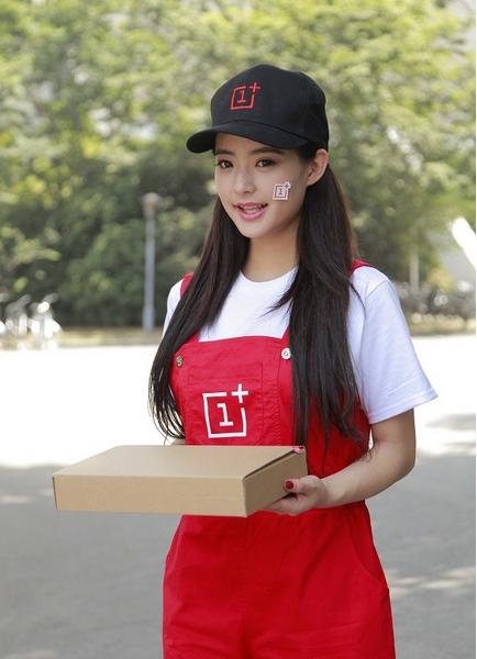 美女快递员