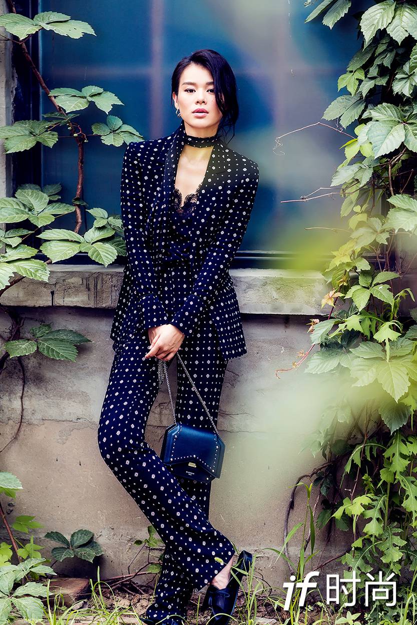 胡杏儿最近美到哭,经历错误的感情,才更懂得珍惜当下的幸福!