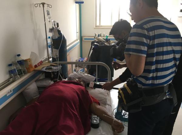 东航客机乘客讲述气流颠簸惊魂时刻:正要给娃喂奶,脊椎骨折