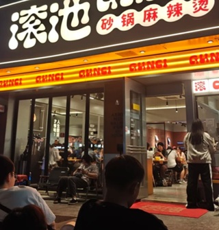 宁波这家麻辣烫店铺怎么这么多人排队？