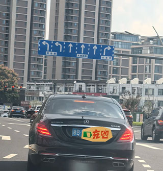 宁波上下班高峰期豪车扎堆