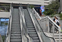 兴宁桥万悦集电梯停用了