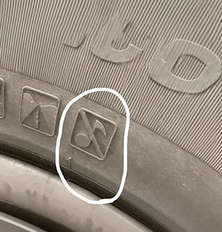 轮胎上音符加斜杠标志啥意思？