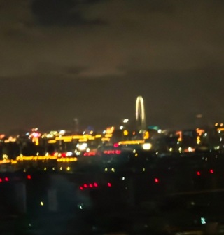 飞机落地宁波机场，从空中看宁波中心好显眼