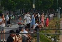 在东钱湖看日落的人好多啊