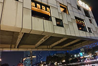 文化广场看到悬空建筑