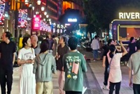 老外滩夜晚夜晚还挺热闹的