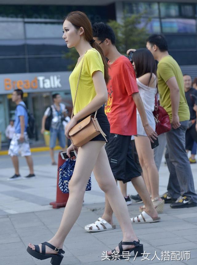 看美女第一眼看什么?我看腿那么你呢?