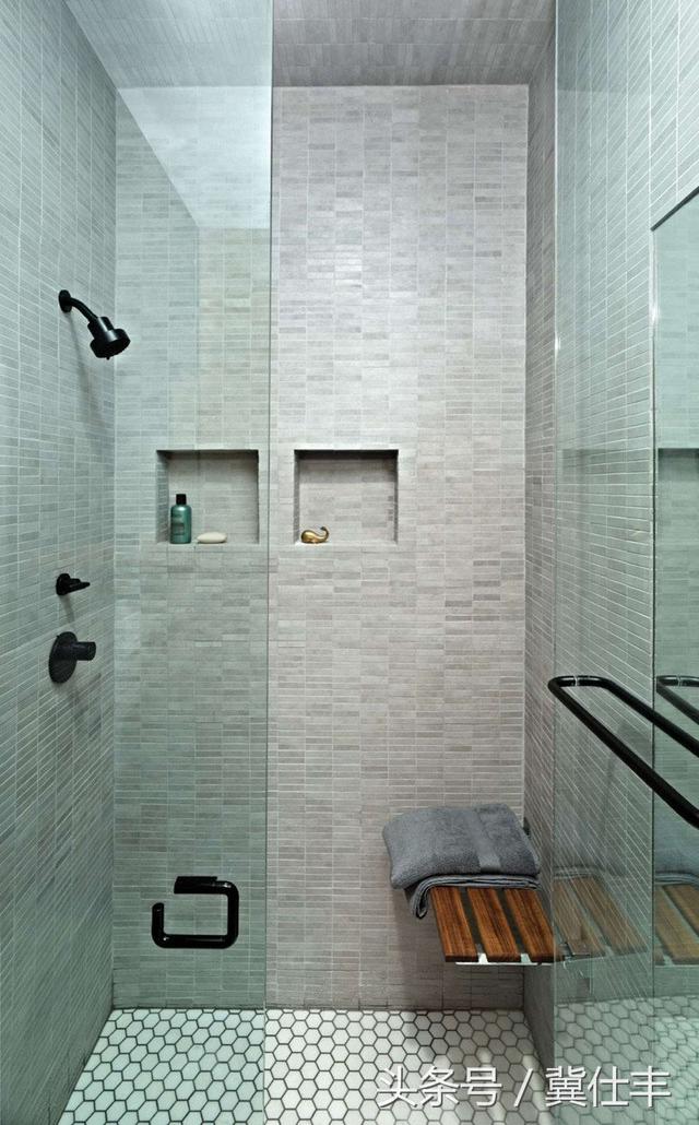 唯美的淋浴房，关键是壁龛设计很实用