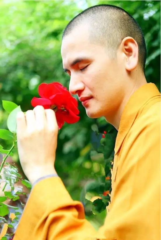 他拒绝做富二代女婿,一出家成了中国最帅的和尚