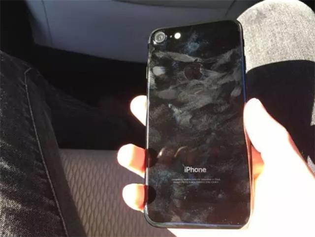 苹果iPhone 7掉漆了!掉漆了!掉漆了!