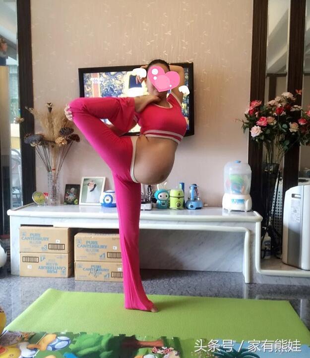 孕30周宝妈晒高难度瑜伽动作,为了顺产真的要这么拼?