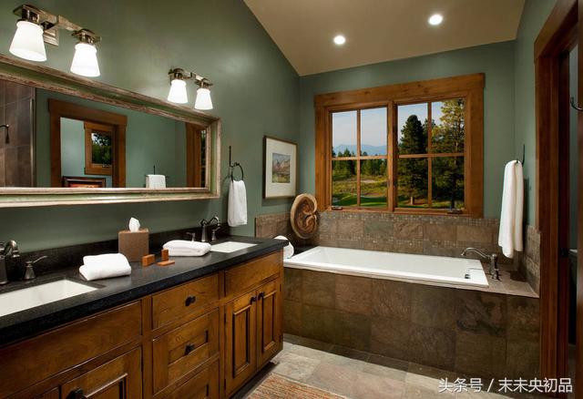 一个实用舒服的卫生间怎么装修？瓷砖、照明、浴缸、电器怎么选？