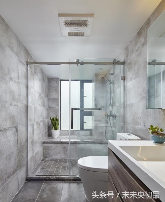 一个实用舒服的卫生间怎么装修？瓷砖、照明、浴缸、电器怎么选？