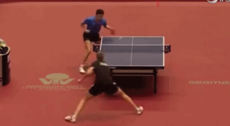 许昕400度近视眼!后背击球堪称神技,自谦:我是