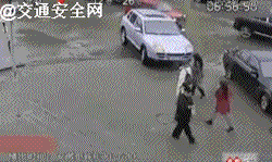 女司机,还是老司机!少女过马路被司机一脚油门碾死
