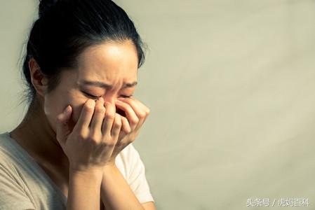 “给你吃了这么多好东西,孩子居然掉了?要你还有什么用!”