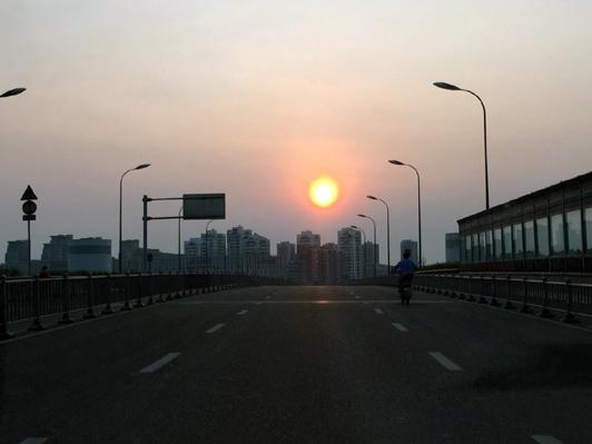 已经18个高温天了,宁波要这样火辣辣地热到月底 为何宁波这么热?权威解答来了