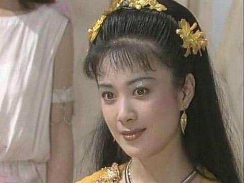 53岁“妲己”傅艺伟面容憔悴 24岁儿子变这样