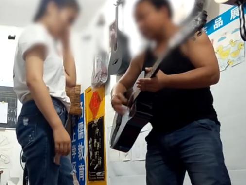 女孩用手机拍下自己遭吉他老师猥亵全过程