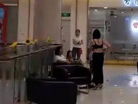 一女子商场内脱光光,竟是因为前夫的一句话…
