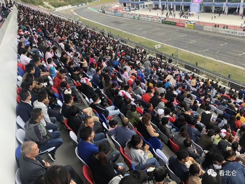 昨天,刘涛在北仑被团团围住!在北仑与女神偶遇了吗?