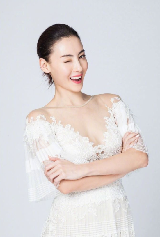 张柏芝首次承认诞下三胎 晒母子四人手绘图超温馨