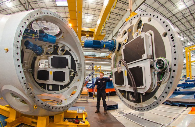 驾驶一座城市的未来!万科北仑,擎动小港2025