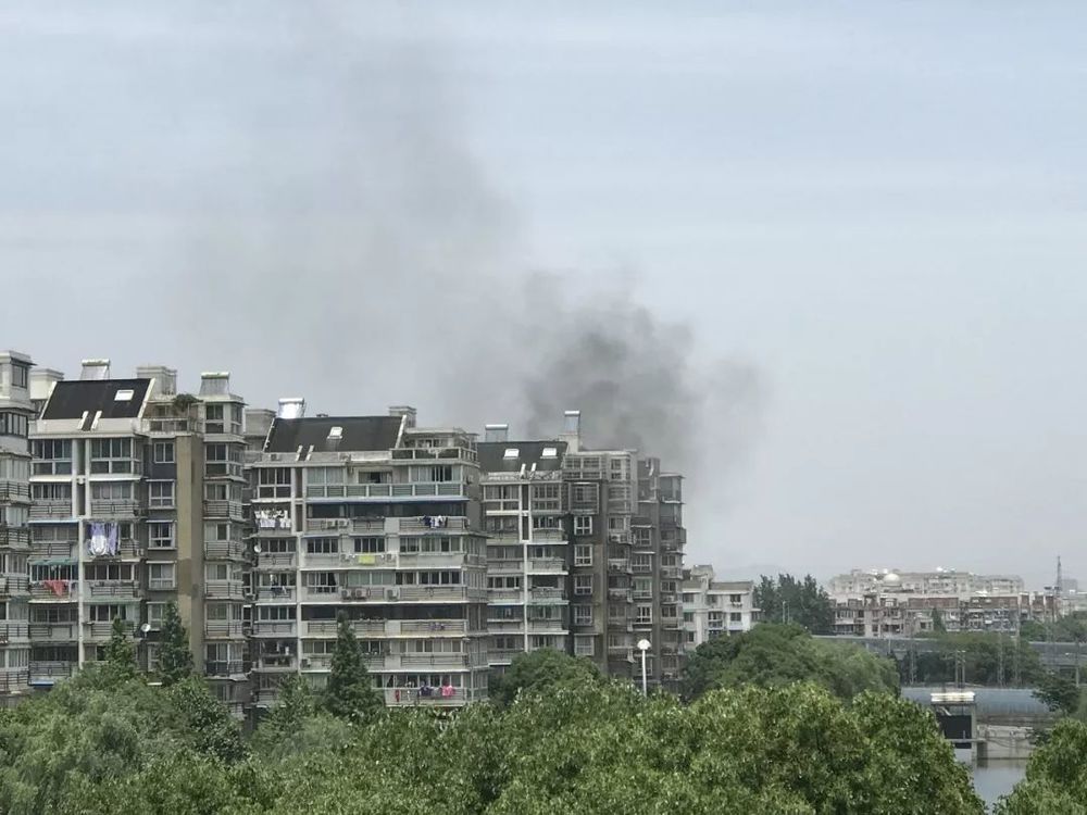 荣安佳境发生一起火灾 这位住户的做法令人后怕……