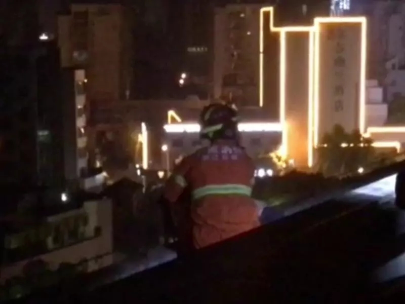 宁波女子爬上9楼楼顶要轻生 竟突发哮喘往楼外倒下…