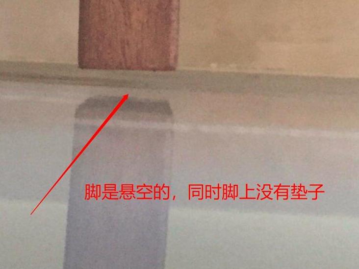 贪便宜买的实木沙发,轻轻一碰,脚断了。不如塑料凳