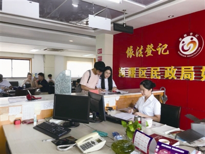 七夕宁波登记结婚的人爆棚 有新人早上七点就排队等候