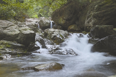 夏日炎炎去哪避暑?在宁波山林飞瀑间寻消夏纳凉之地