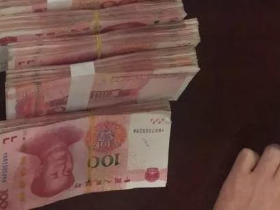 来宁波帮妻子了遗愿 上海老人11万现金落火车上...