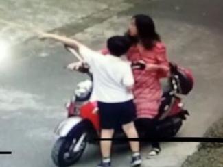 这个熊孩子,拔走我家钥匙。你想做什么?