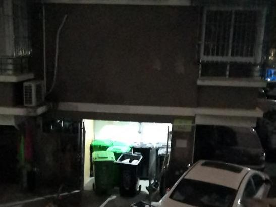 太倒霉了!小区设投放点,垃圾房就在我家卧室楼下