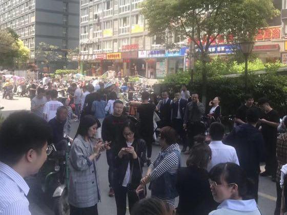 宁波地震了!中午在鄞州南部商务区,大楼晃了2分钟