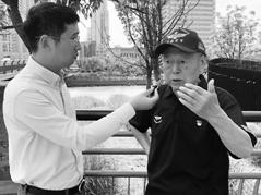 亲历灵桥被炸 86岁的飞行员仍在宣传国防教育