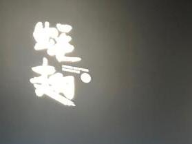 慕名去吃生蚝,可惜吃到发臭的。店家:当场给赔偿