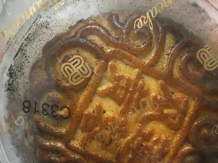 朋友送的一盒南苑手工月饼,打开盒子后吓一跳。