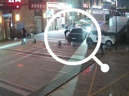 杭州男子怒划保时捷,车主当场报车损10万元....