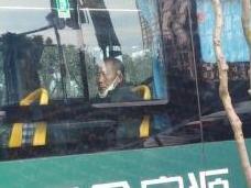 东方巴士某路公交,口罩戴和没戴都一样