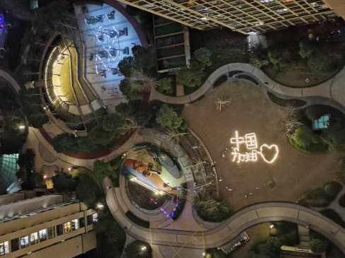 金色水岸,金域传奇,万科下的很多小区都在唱歌,为中国加油