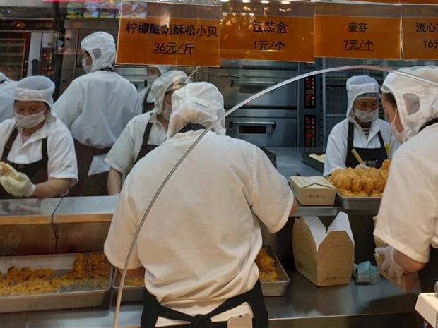 网红“鲍师傅”在宁波“头出角”?只能按盒卖!