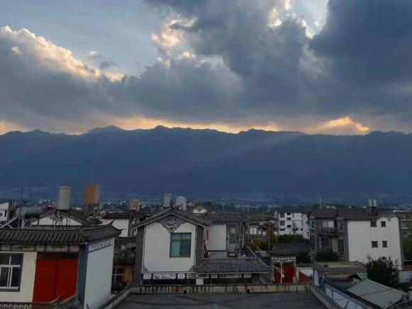憋太久了,去大理看山看水呼吸新鲜空气,吃好喝好,爽