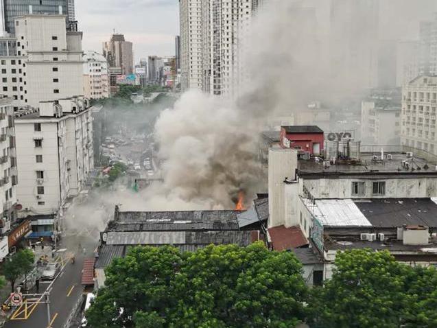 啥情况,七塔寺附近又着火了!