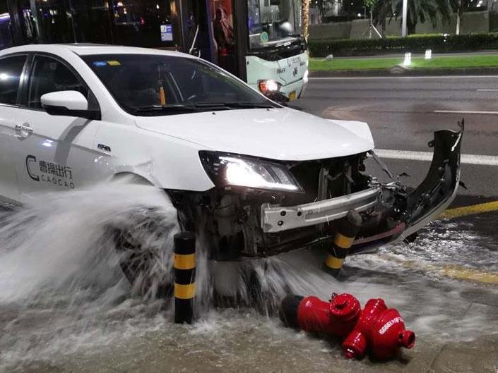 这情况算泡水车吗？汽车挺硬，能把消防栓撞飙了